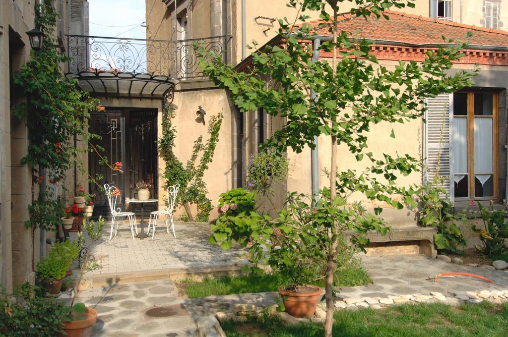 La Maison De Mariecamille Saint-Germain-Lembron Exterior photo
