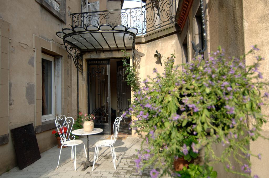 La Maison De Mariecamille Saint-Germain-Lembron Exterior photo